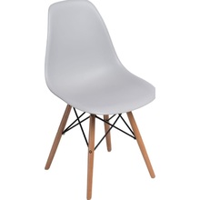 Skandynawskie Krzesło skandynawskie z tworzywa P016W PP jasno szary/buk D2.Design do kuchni, jadalni i salonu.