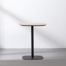 [OUTLET] Stół z jedną nogą Mizo 60x60cm dębowo-czarny Intesi