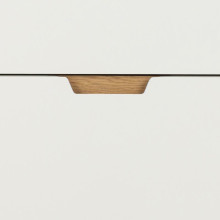 Komoda skandynawska z 6 szufladami na drewnianych nóżkach Lowell 135x90cm biała Actona