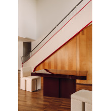 Stół designerski o nieregularnym kształcie blatu Object109 140x90cm bordowy NG Design