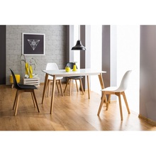 Stylowe Krzesło skandynawskie na drewnianych nogach Moris czarne Signal do kuchni, salonu i restauracji.
