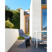 Designerskie Krzesło ażurowe z tworzywa BLOOM ciemnoszare Siesta do kuchni, kawiarni i restauracji.