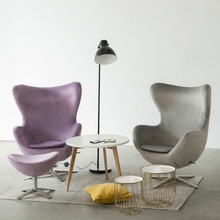 Designerski Fotel welurowy z podnóżkiem Jajo Velvet fioletowy D2.Design do salonu i sypialni.
