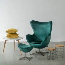 Designerski Fotel welurowy z podnóżkiem Jajo Velvet ciemno zielony D2.Design do salonu i sypialni.