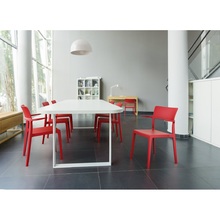 Stylowe Krzesło z podłokietnikami PLUS czerwone Siesta do stołu.