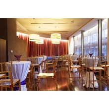 Krzesło barowe glamour CHIAVARI BAR 75 bursztynowe przezroczyste Siesta do kuchni, restauracji i baru.