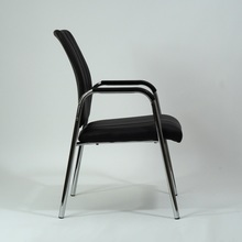 Krzesło z ekoskóry biurowe VIGOR czarne Halmar do salonu, kuchni i jadalni.
