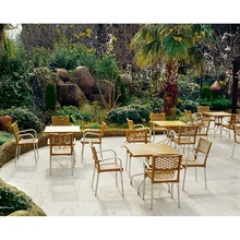 Krzesło ogrodowe z podłokietnikami Bella beżowe Siesta do ogrodu i na taras.
