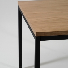 Zestaw kwadratowych stolików industrialnych Largo Duo dąb/czarny Signal do salonu i poczekalni.