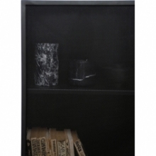 Półka metalowa zamykana Object030 czarna NG Design na książki do salonu i sypialni