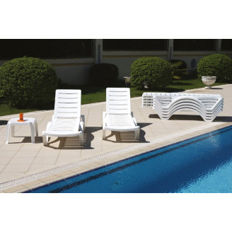 Leżak ogrodowy plastikowy Aqua biały Siesta do ogrodu i na taras.
