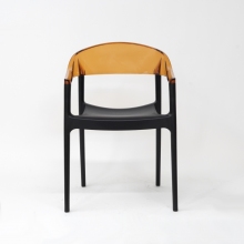 Stylowe Krzesło z podłokietnikami CARMEN czarne/bursztynowe przezroczyste Siesta do salonu, kuchni i restuaracji.