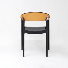 Stylowe Krzesło z podłokietnikami CARMEN czarne/bursztynowe przezroczyste Siesta do salonu, kuchni i restuaracji.